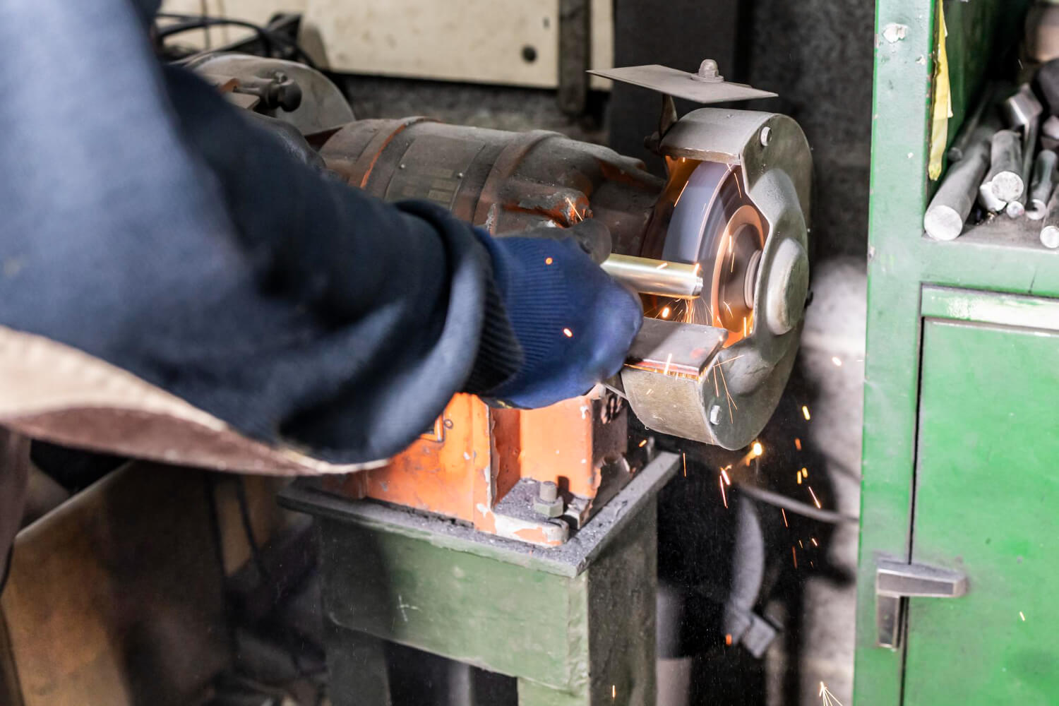 Proceso de repujado de metales